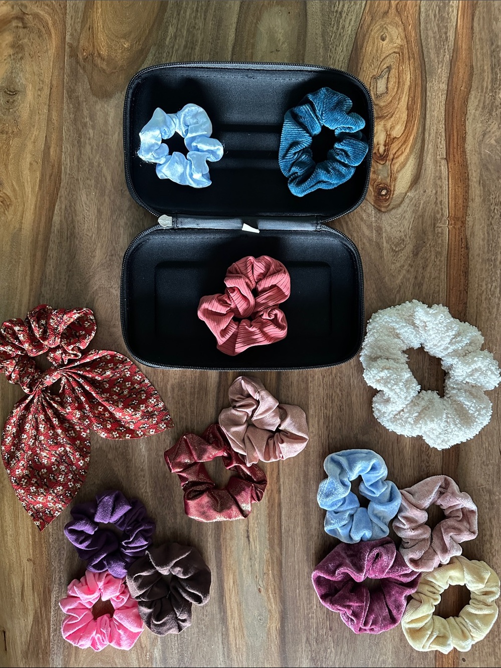 14 hair scrunchies/ ties many colors fabric textures in a zipper pouch CLEANED